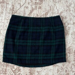 Elegant Tartan Mini Skirt in Black and Green